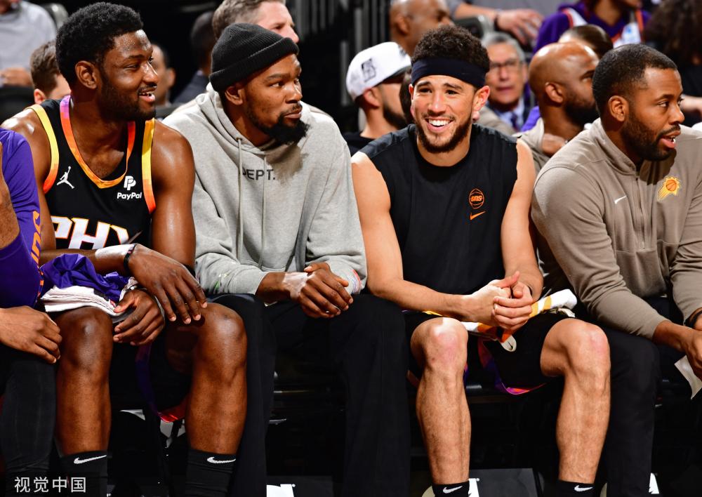 他回来了 他回来了